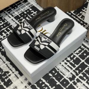 高仿Dior*Evolution系列KCQ234套腳一體短跟拖鞋蝴蝶刺繡免檢版