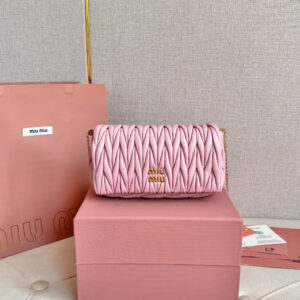 高仿miumiu繆繆*Matelasse系列5BP086單肩包粉色免檢版