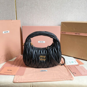 高仿miumiu繆繆*Matelasse系列5BC125手袋黑色免檢版