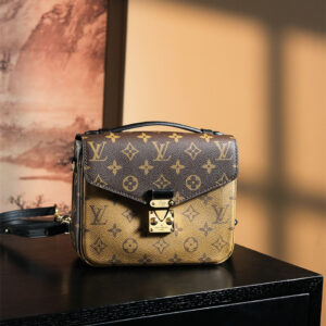 高仿LV*Pochette系列M11941拼花雙肩包免檢版