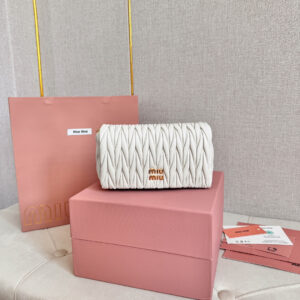 高仿miumiu繆繆*Matelasse系列5BP086單肩包白色免檢版