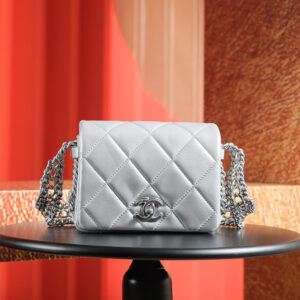 高仿Chanel*22P系列AS3139小羊皮腋下單肩包銀色免檢版