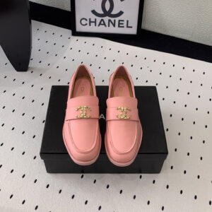 高仿Chanel*24S系列G45663C牛皮革樂福鞋粉色3CM免檢版