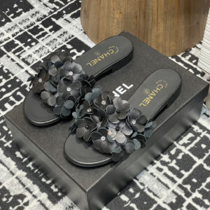 高仿Chanel*25P系列G46231C小羊皮花瓣拖鞋黑色1CM免檢版