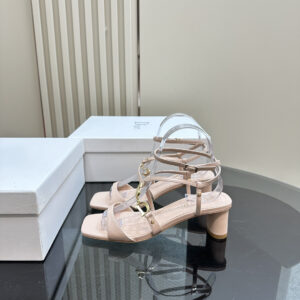 高仿Dior*Cest系列KCU058金屬配飾露趾低跟涼鞋粉色4CM免檢版