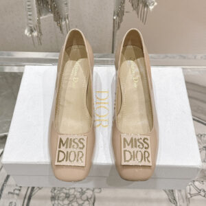 高仿Dior*Miss系列KCB268方頭LOGO金屬扣膚色單鞋免檢版