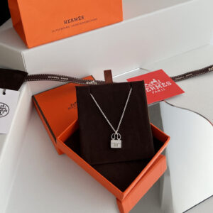 高仿Hermes*H121316B-00鑲鑽手袋吊墜頸鏈白金