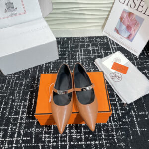 高仿Hermes*Kelly系列H251002Z04小牛皮休閒單鞋棕色免檢版