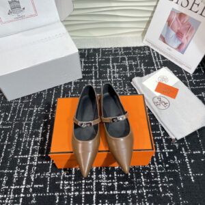 高仿Hermes*Kelly系列H251002Z03小牛皮休閒單鞋木色免檢版