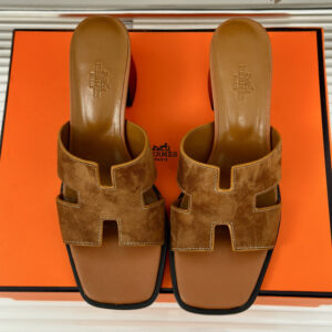 高仿Hermes*H232088ZA3經典H中踭拖鞋羊京面料棕色5CM免檢版