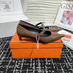 高仿Hermes*Kelly系列H251007Z03小牛皮高踭鞋木色4CM免檢版