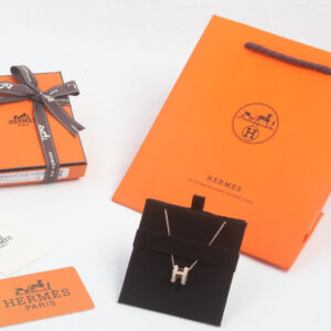高仿Hermes*POPH系列H147992FO55玫瑰金吊墜頸鏈小號奶茶色