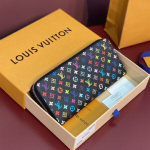 高仿LV*M13408Murakami Takashi聯名款拉鏈手拿包免檢版