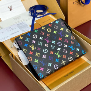 高仿LV*M13746Murakami Takashi聯名款黑三彩手拿包免檢版