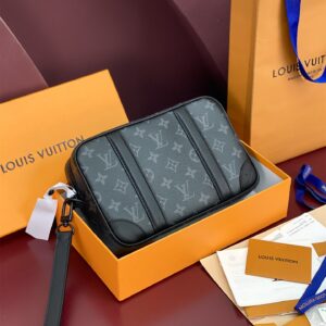 高仿LV*PochetteKasai系列M82076黑花手拿包免檢版