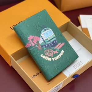 高仿LV聯名Nigo系列M26293火車圖案護照夾綠色免檢版