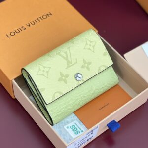 高仿LV*Victor系列M14129三折疊女款銀包檸檬黃免檢版