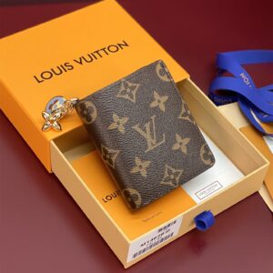 高仿LV*M14613掛墜LOGO內裡藍色錢包免檢版