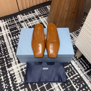 高仿Prada*1S825B方頭皮質休閒拖鞋棕色免檢版