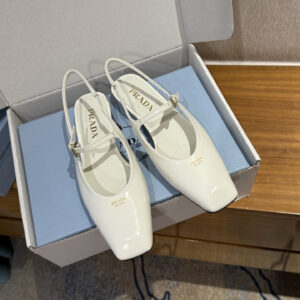 高仿Prada*1F828M方頭皮質塔扣休閒涼鞋白色免檢版