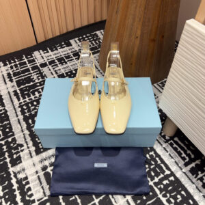 高仿Prada*1F828B方頭皮質塔扣休閒涼鞋漆皮米黃免檢版