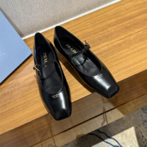 高仿Prada*1F826N方頭皮質塔扣平跟單鞋黑色免檢版