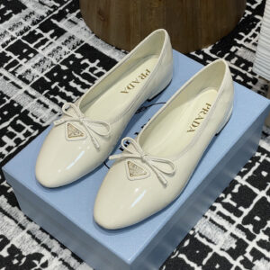 高仿Prada*Patent系列1F798N蝴蝶結圓頭單鞋漆皮白色免檢版