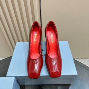 高仿Prada*1I837B方頭粗跟高踭鞋8.5CM漆皮紅色免檢版