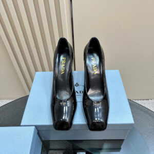 高仿Prada*1I837N方頭粗跟高踭鞋8.5CM漆皮黑色免檢版