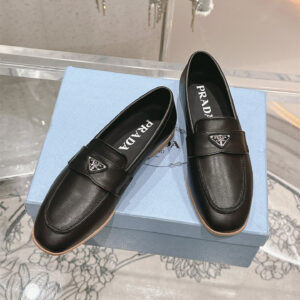 高仿Prada*1D468B薄款女士商務鞋小牛皮黑色免檢版