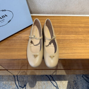 高仿Prada*1F567M平底瑪麗珍鞋小牛皮膚色免檢版
