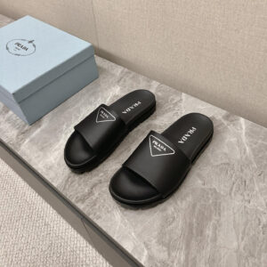 高仿Prada*1XX582N男女同款拖鞋塗層字母黑色免檢版