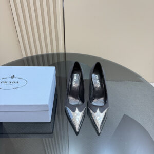 高仿Prada*春夏系列1l968N金屬漆皮尖頭細高踭鞋8.5CM黑色免檢版