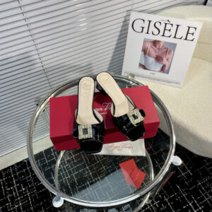 高仿RogerVivier*RVW5364鑽扣一字拖鞋漆皮黑色4.5CM免檢版