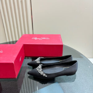 高仿RogerVivier*RVW5024水鑽尖頭平底鞋黑色免檢版