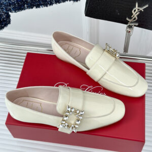 高仿RogerVivier*RVW6344鑽扣樂福鞋漆皮白色免檢版