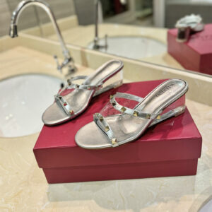 高仿Valentino*2W0S0GL鉚釘水晶踭涼鞋銀色膠片4.5CM免檢版