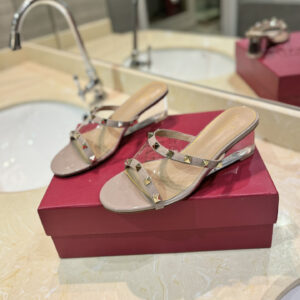 高仿Valentino*2W0S0GI鉚釘水晶踭涼鞋淺粉膠片4.5CM免檢版