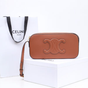 高仿Celine*Triomphe系列腋下包199183棕色免檢版