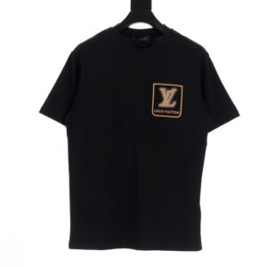 高仿LV*SS24系列1AFR006浮雕標誌短袖黑色