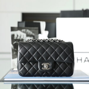 高仿奢侈品Chanel口蓋包小羊皮大Mini銀扣免檢版