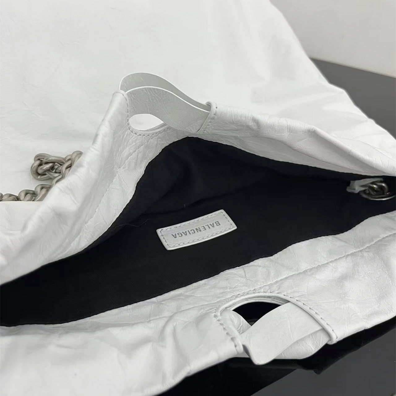 高仿Balenciaga2023Crushtote褶皺牛皮手拎袋大號 - Image 7